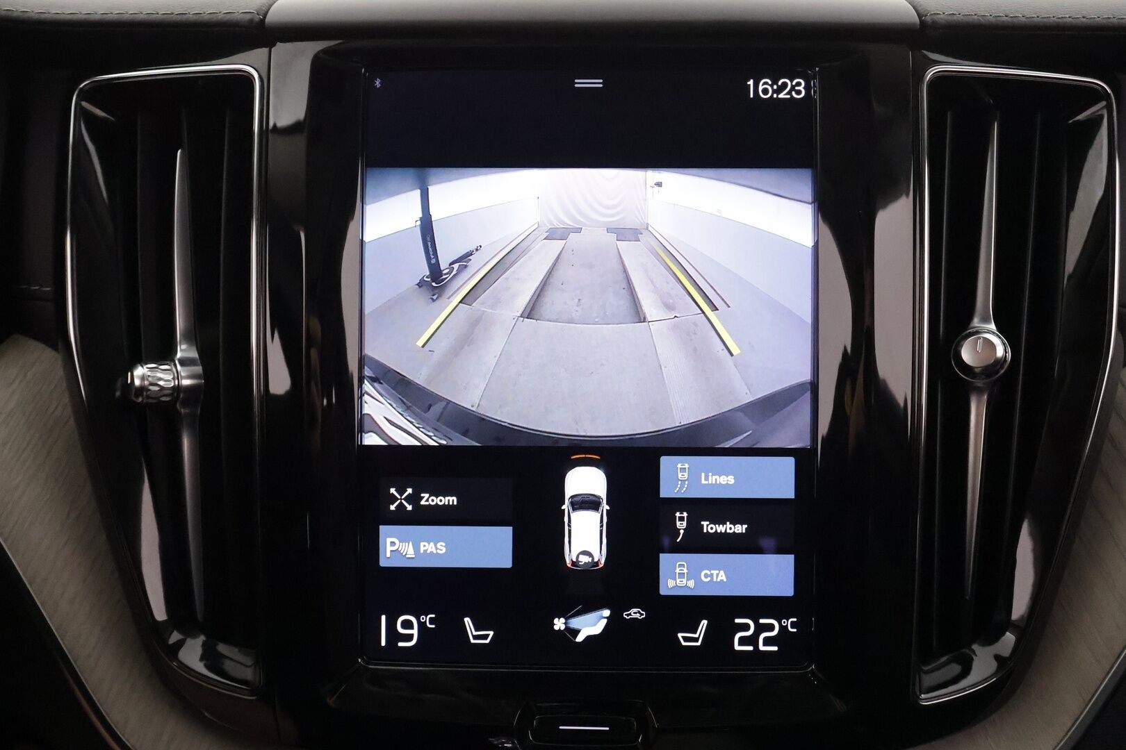 Volvo XC60 2021 T6 TwE AWD Business Inscription aut. - | ACC | Webasto | Koukku | Panorama | High Performance Audio | Muistipenkki | LED | P.Kamera | Sporttinahat | Keyless | Apple&Android | Suomi-auto | Kahdet Renkaat | Merkkhuollettu |