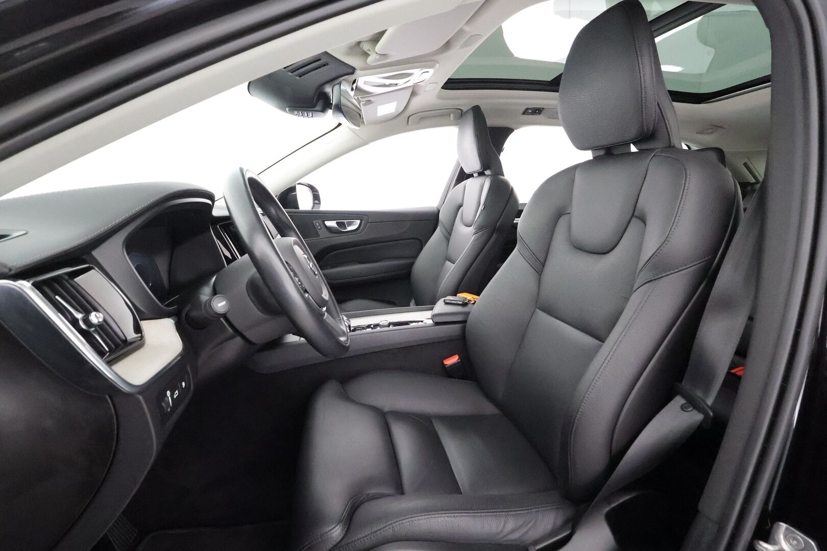 Volvo XC60 2021 T6 TwE AWD Business Inscription aut. - | ACC | Webasto | Koukku | Panorama | High Performance Audio | Muistipenkki | LED | P.Kamera | Sporttinahat | Keyless | Apple&Android | Suomi-auto | Kahdet Renkaat | Merkkhuollettu |
