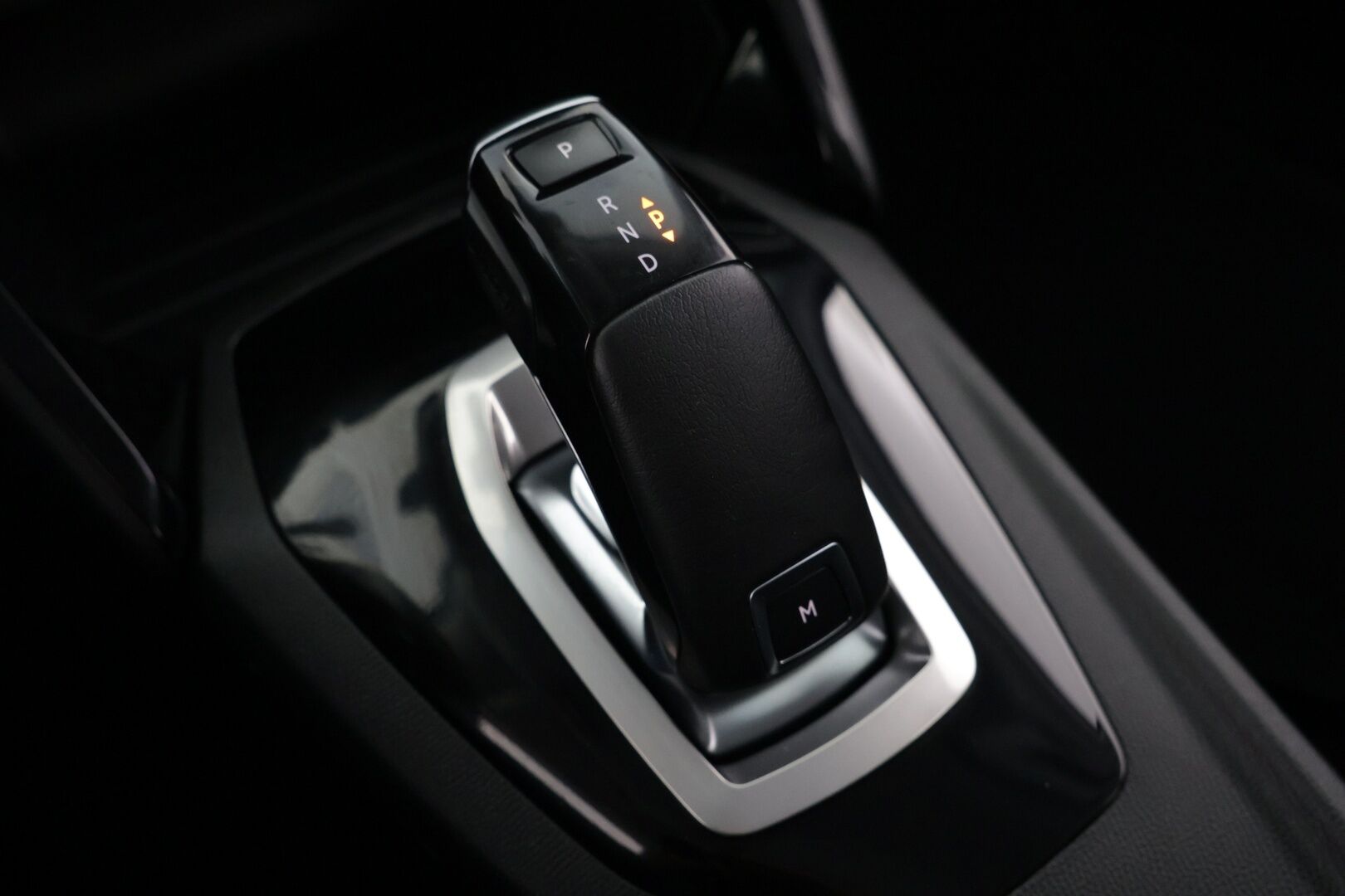 Peugeot 2008 2021 Active Pack Motion PureTech 130 EAT8-automaatti - | Lohko + sisä | Vakkari | P.kamera | 2.Om Suomi-auto |