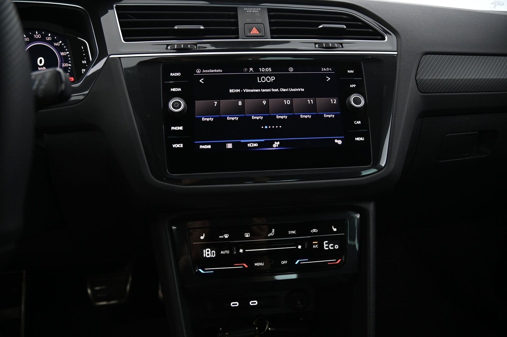 Volkswagen Tiguan 2021 R-Line eHybrid 180 kW DSG-autm **Adapt.vakkari / Matrix LED / P.tutkat / Digimittaristo / Sporttipenkit / KeylessGo** - Akku kuntotarkastettu / Suomi-auto / Kahdet renkaat aluvanteilla