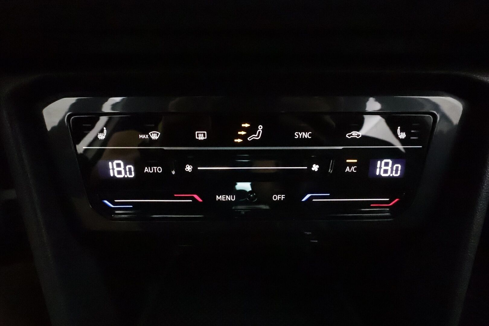Volkswagen Tiguan 2021 R-Line eHybrid 180 kW DSG-autm **Adapt.vakkari / Matrix LED / P.tutkat / Digimittaristo / Sporttipenkit / KeylessGo** - Akku kuntotarkastettu / Suomi-auto / Kahdet renkaat aluvanteilla