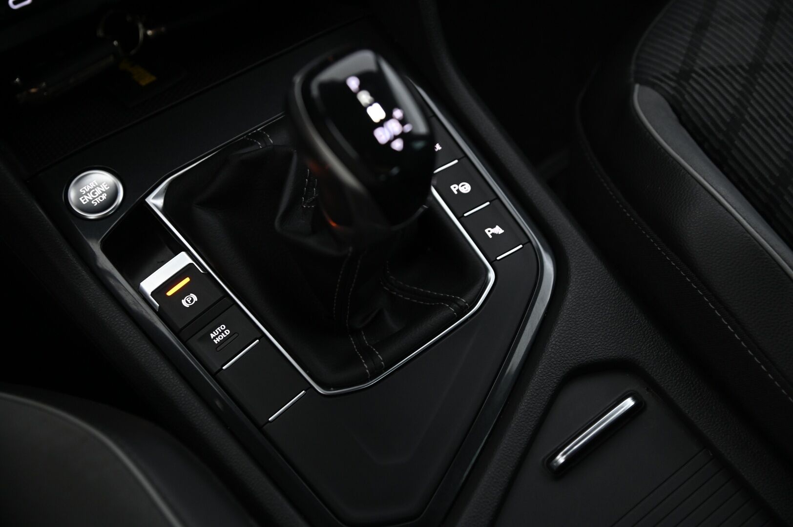 Volkswagen Tiguan 2021 R-Line eHybrid 180 kW DSG-autm **Adapt.vakkari / Matrix LED / P.tutkat / Digimittaristo / Sporttipenkit / KeylessGo** - Akku kuntotarkastettu / Suomi-auto / Kahdet renkaat aluvanteilla