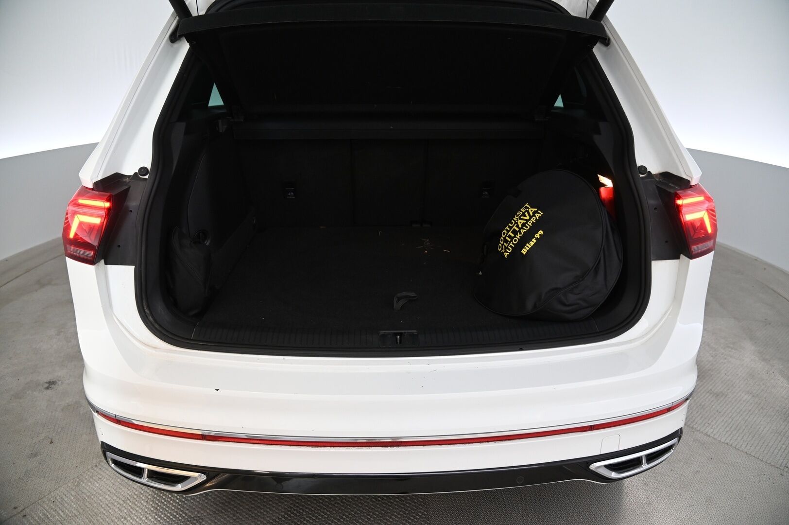 Volkswagen Tiguan 2021 R-Line eHybrid 180 kW DSG-autm **Adapt.vakkari / Matrix LED / P.tutkat / Digimittaristo / Sporttipenkit / KeylessGo** - Akku kuntotarkastettu / Suomi-auto / Kahdet renkaat aluvanteilla