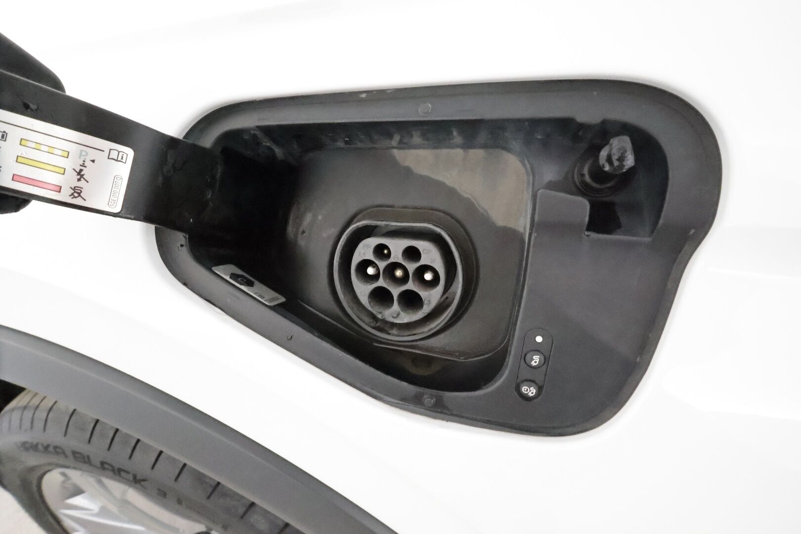 Volkswagen Tiguan 2021 R-Line eHybrid 180 kW DSG-autm **Adapt.vakkari / Matrix LED / P.tutkat / Digimittaristo / Sporttipenkit / KeylessGo** - Akku kuntotarkastettu / Suomi-auto / Kahdet renkaat aluvanteilla