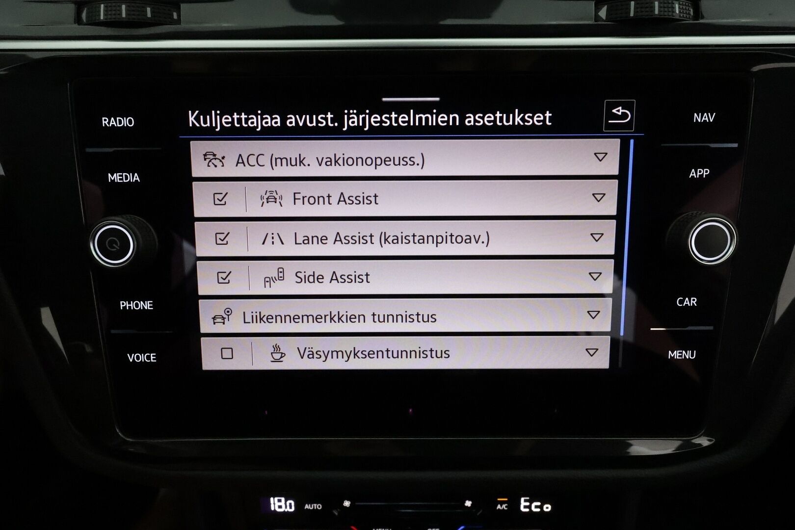 Volkswagen Tiguan 2021 R-Line eHybrid 180 kW DSG-autm **Adapt.vakkari / Matrix LED / P.tutkat / Digimittaristo / Sporttipenkit / KeylessGo** - Akku kuntotarkastettu / Suomi-auto / Kahdet renkaat aluvanteilla