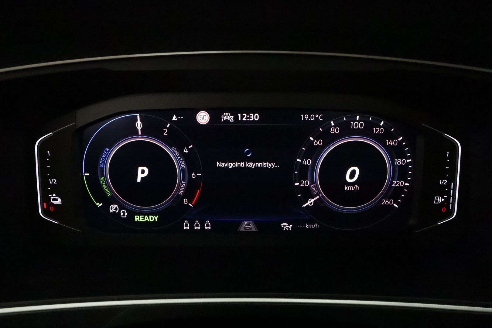 Volkswagen Tiguan 2021 R-Line eHybrid 180 kW DSG-autm **Adapt.vakkari / Matrix LED / P.tutkat / Digimittaristo / Sporttipenkit / KeylessGo** - Akku kuntotarkastettu / Suomi-auto / Kahdet renkaat aluvanteilla