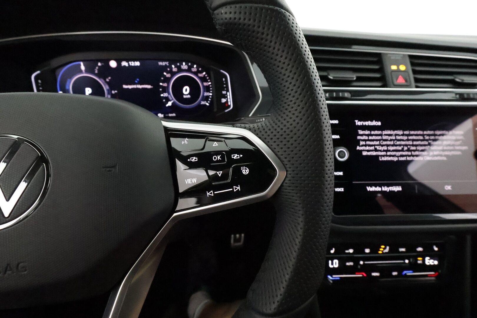 Volkswagen Tiguan 2021 R-Line eHybrid 180 kW DSG-autm **Adapt.vakkari / Matrix LED / P.tutkat / Digimittaristo / Sporttipenkit / KeylessGo** - Akku kuntotarkastettu / Suomi-auto / Kahdet renkaat aluvanteilla
