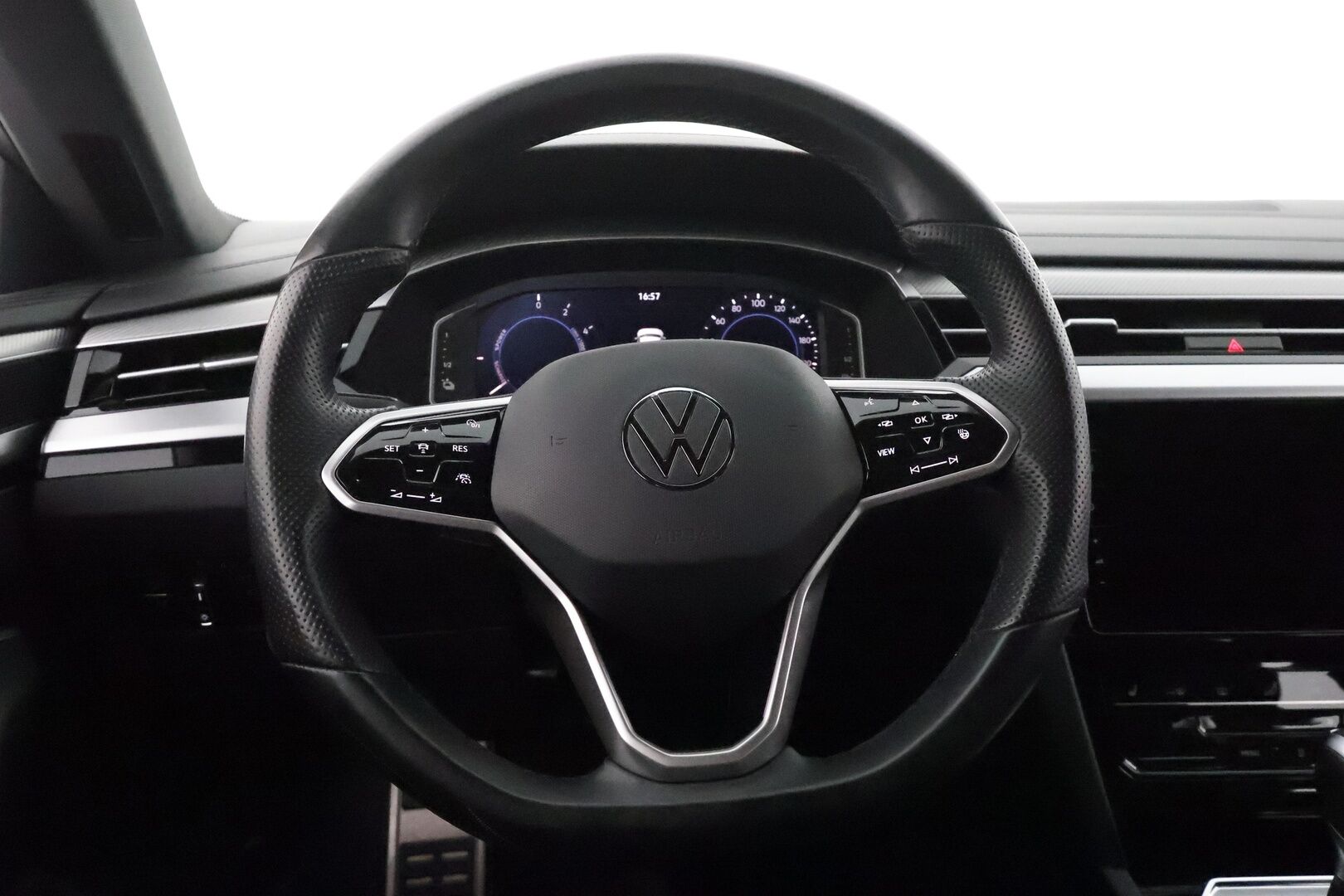 Volkswagen Arteon 2021 Shooting Brake R-Line eHybrid 160 kW DSG **HUD / Digimittaristo / Webasto / P-tutkat / Koukku / Adapt.vakkari** - 1-Om Suomi-auto / Akku kuntotarkastettu / 2x alut
