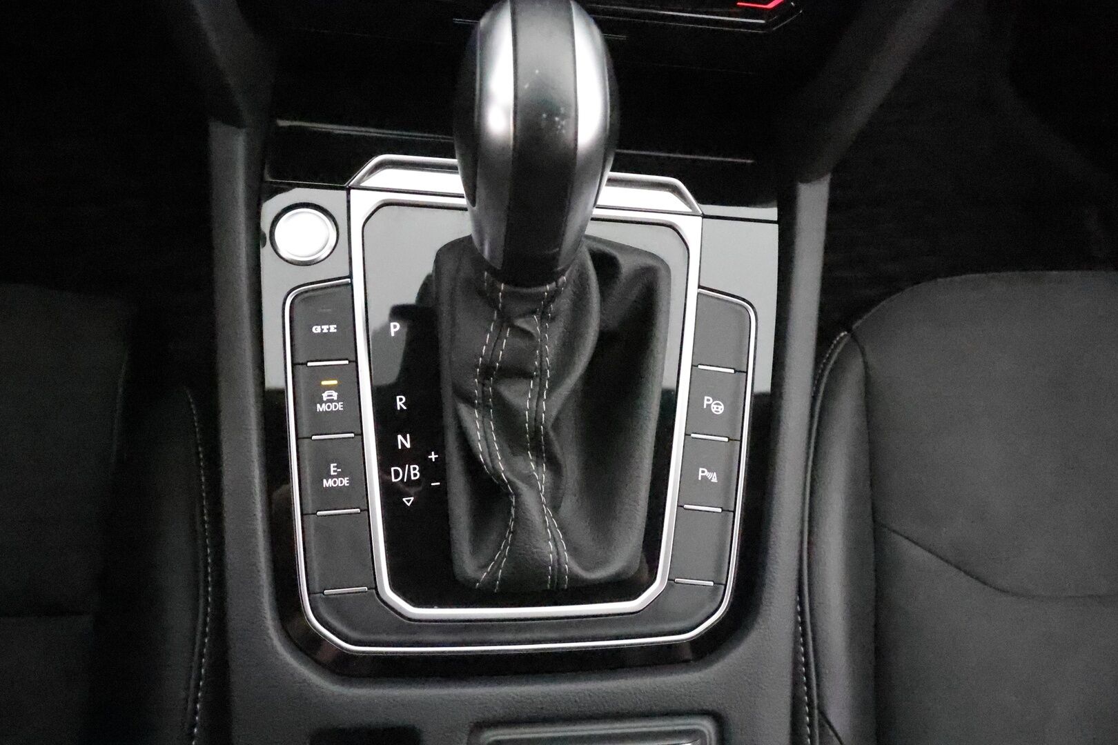Volkswagen Arteon 2021 Shooting Brake R-Line eHybrid 160 kW DSG **HUD / Digimittaristo / Webasto / P-tutkat / Koukku / Adapt.vakkari** - 1-Om Suomi-auto / Akku kuntotarkastettu / 2x alut