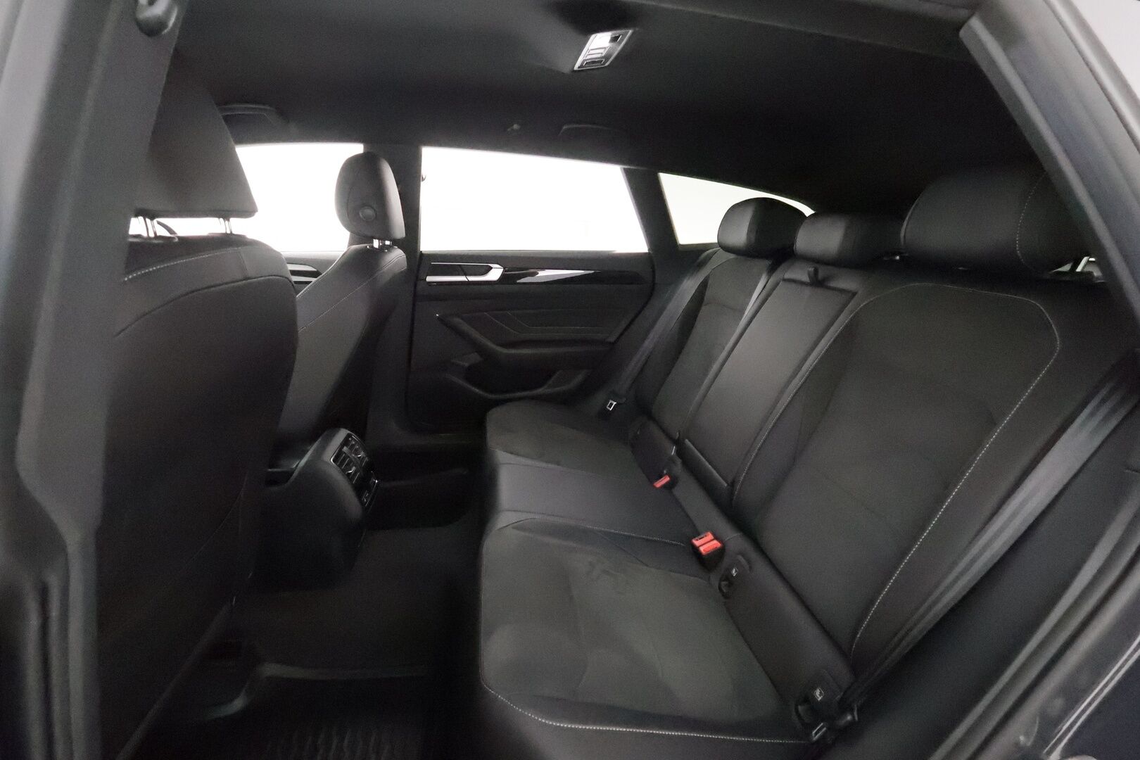 Volkswagen Arteon 2021 Shooting Brake R-Line eHybrid 160 kW DSG **HUD / Digimittaristo / Webasto / P-tutkat / Koukku / Adapt.vakkari** - 1-Om Suomi-auto / Akku kuntotarkastettu / 2x alut