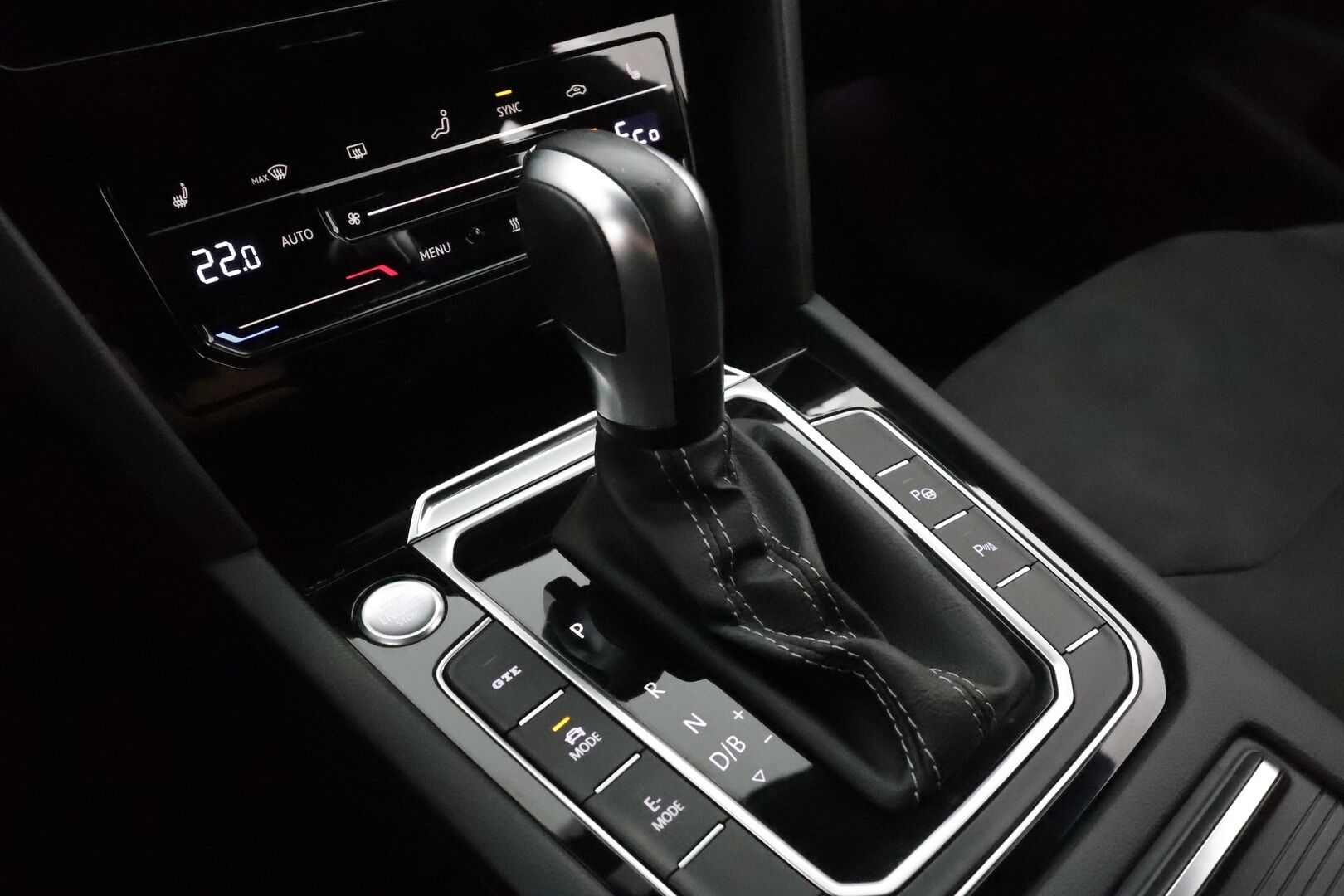 Volkswagen Arteon 2021 Shooting Brake R-Line eHybrid 160 kW DSG **HUD / Digimittaristo / Webasto / P-tutkat / Koukku / Adapt.vakkari** - 1-Om Suomi-auto / Akku kuntotarkastettu / 2x alut