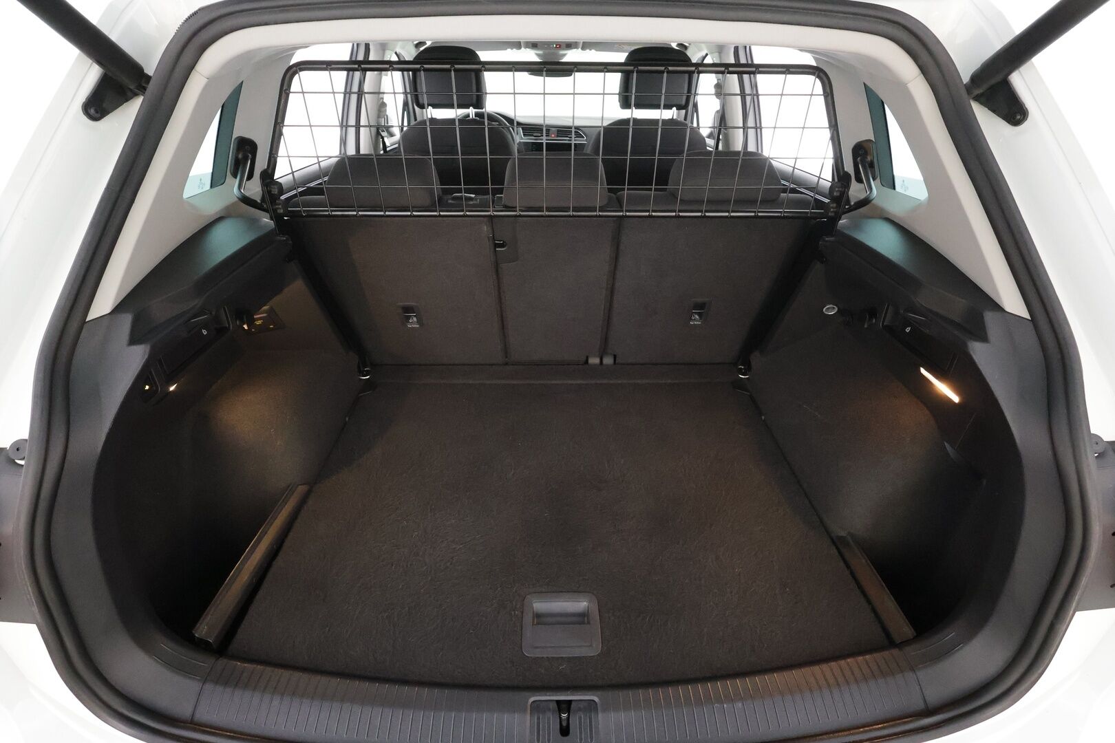 Volkswagen Tiguan 2021 Style Business 1,5 TSI 110 kW DSG * Webasto / Koukku / ACC / Matrix-LED / P.Kamera / Hierovat Sportpenkit / Navi * - 1-om Suomi-auto / Kahdet renkaat - HULLUT BLACKWEEK JATKOT - KORKOTARJOUS 2,49%