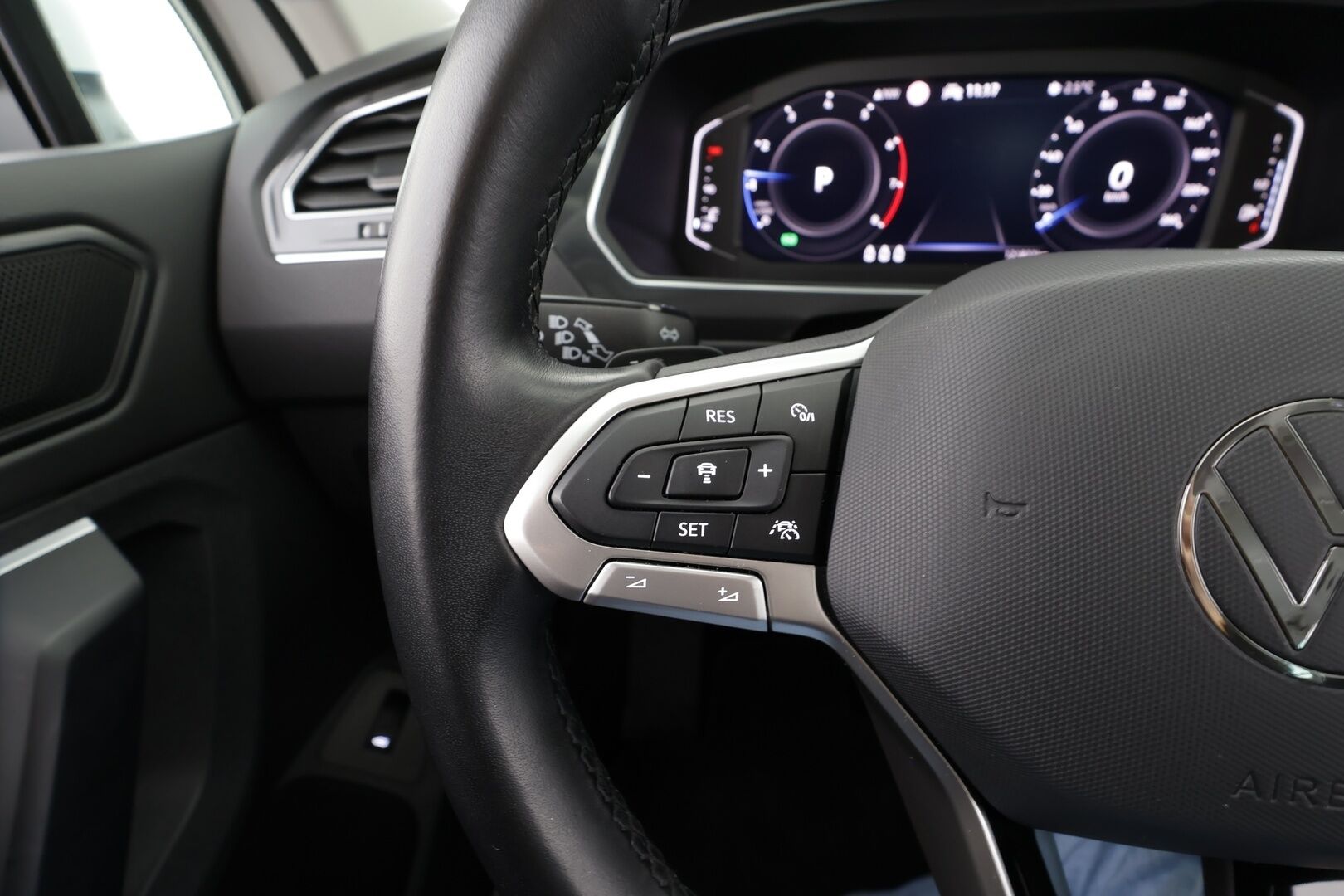 Volkswagen Tiguan 2021 Style Business 1,5 TSI 110 kW DSG * Webasto / Koukku / ACC / Matrix-LED / P.Kamera / Hierovat Sportpenkit / Navi * - 1-om Suomi-auto / Kahdet renkaat - HULLUT BLACKWEEK JATKOT - KORKOTARJOUS 2,49%