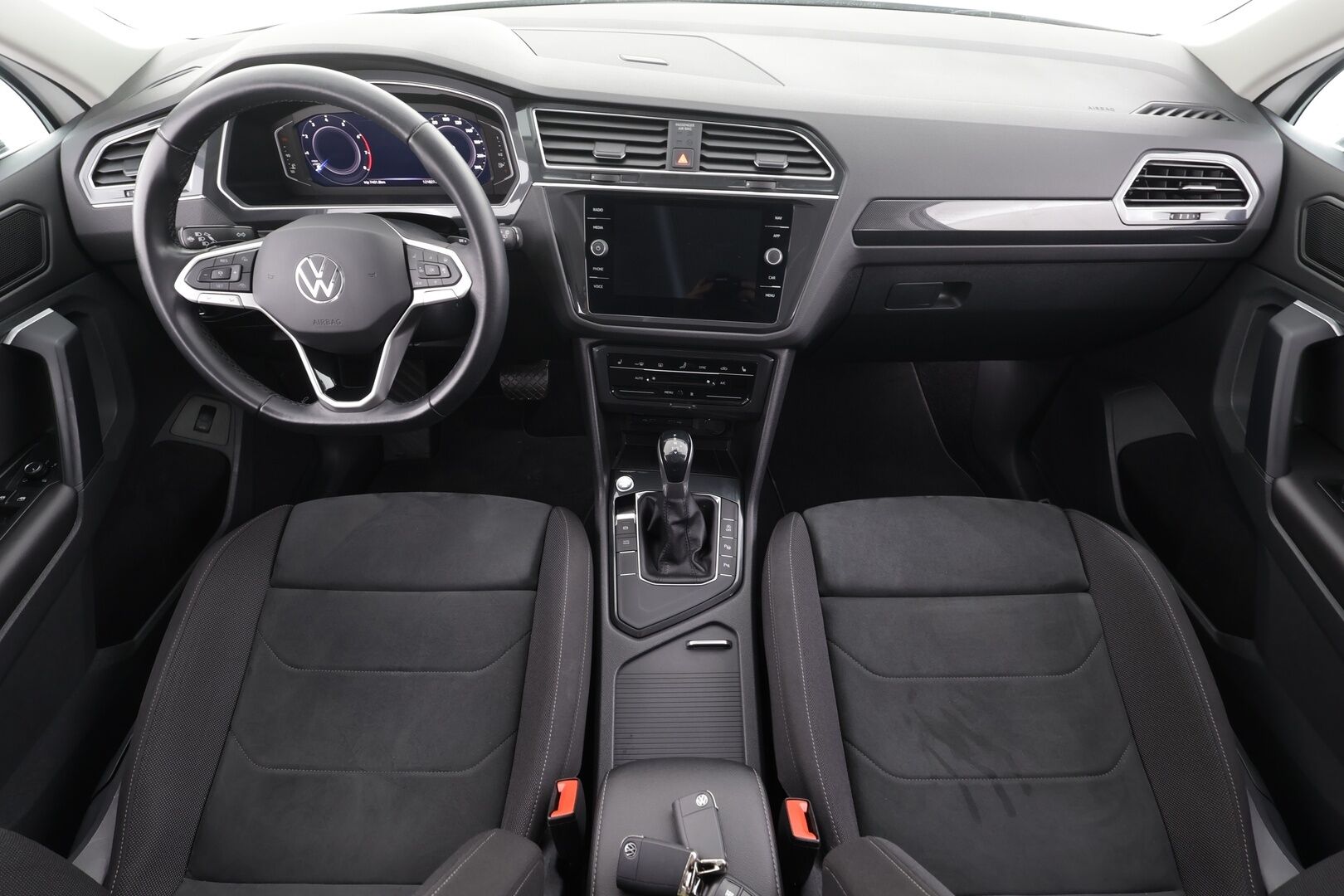 Volkswagen Tiguan 2021 Style Business 1,5 TSI 110 kW DSG * Webasto / Koukku / ACC / Matrix-LED / P.Kamera / Hierovat Sportpenkit / Navi * - 1-om Suomi-auto / Kahdet renkaat - HULLUT BLACKWEEK JATKOT - KORKOTARJOUS 2,49%