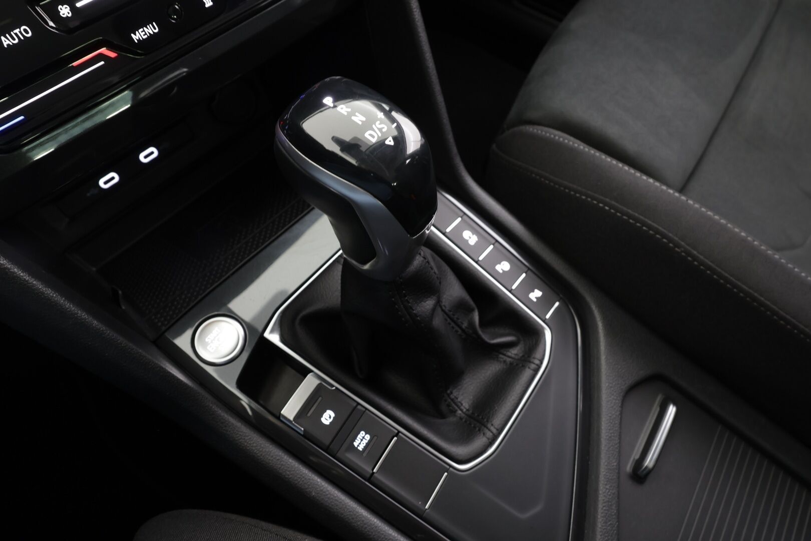 Volkswagen Tiguan 2021 Style Business 1,5 TSI 110 kW DSG * Webasto / Koukku / ACC / Matrix-LED / P.Kamera / Hierovat Sportpenkit / Navi * - 1-om Suomi-auto / Kahdet renkaat - HULLUT BLACKWEEK JATKOT - KORKOTARJOUS 2,49%