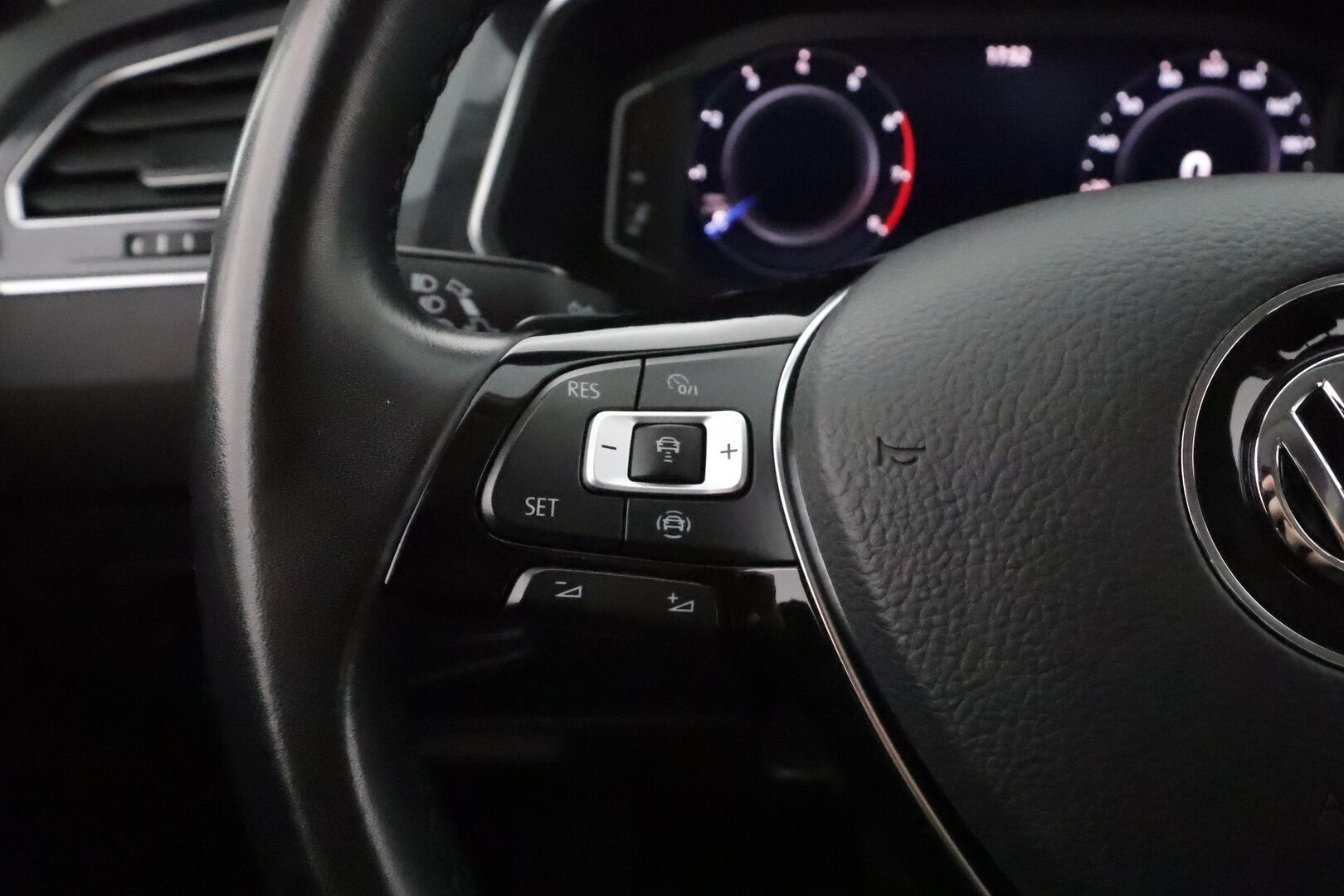 Volkswagen Tiguan Allspace 2021 Highline 1,5 TSI EVO 110 kW DSG * Adapt.Vakkari / Digimittari / 360-Kamera / LED / Ratinlämmitys / KeylessGo - 1-Om Suomi-auto / 2x alumiinivanteet & Huippukuntoiset renkaat / Hyvällä huoltohistorialla - HULLUT JOULUT KORKOTARJOUS 2,49% 