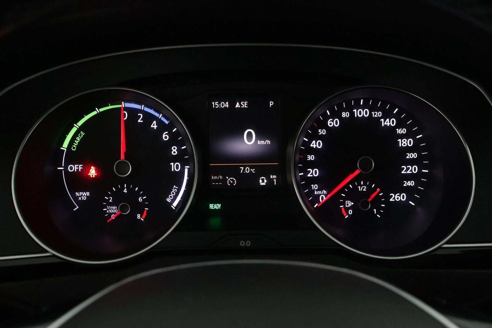 Volkswagen Passat 2016 Variant GTE Plug-in Hybrid 160 kW (218 hv) DSG-automaatti - *Panorama / Nahka-Alcantra / Adapt. vakkari / Koukku / Navi / Peruutuskamera*