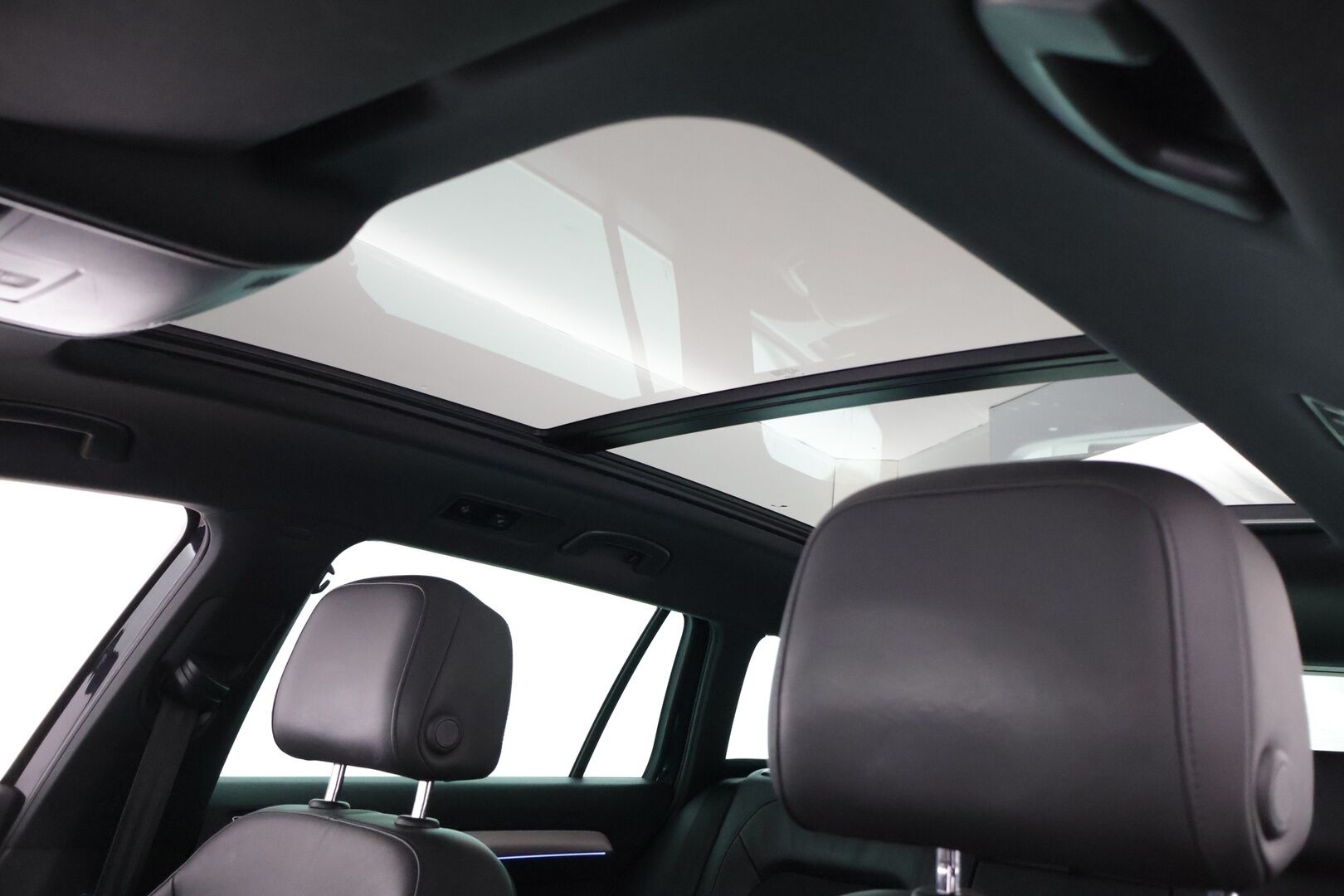 Volkswagen Passat 2016 Variant GTE Plug-in Hybrid 160 kW (218 hv) DSG-automaatti - *Panorama / Nahka-Alcantra / Adapt. vakkari / Koukku / Navi / Peruutuskamera*