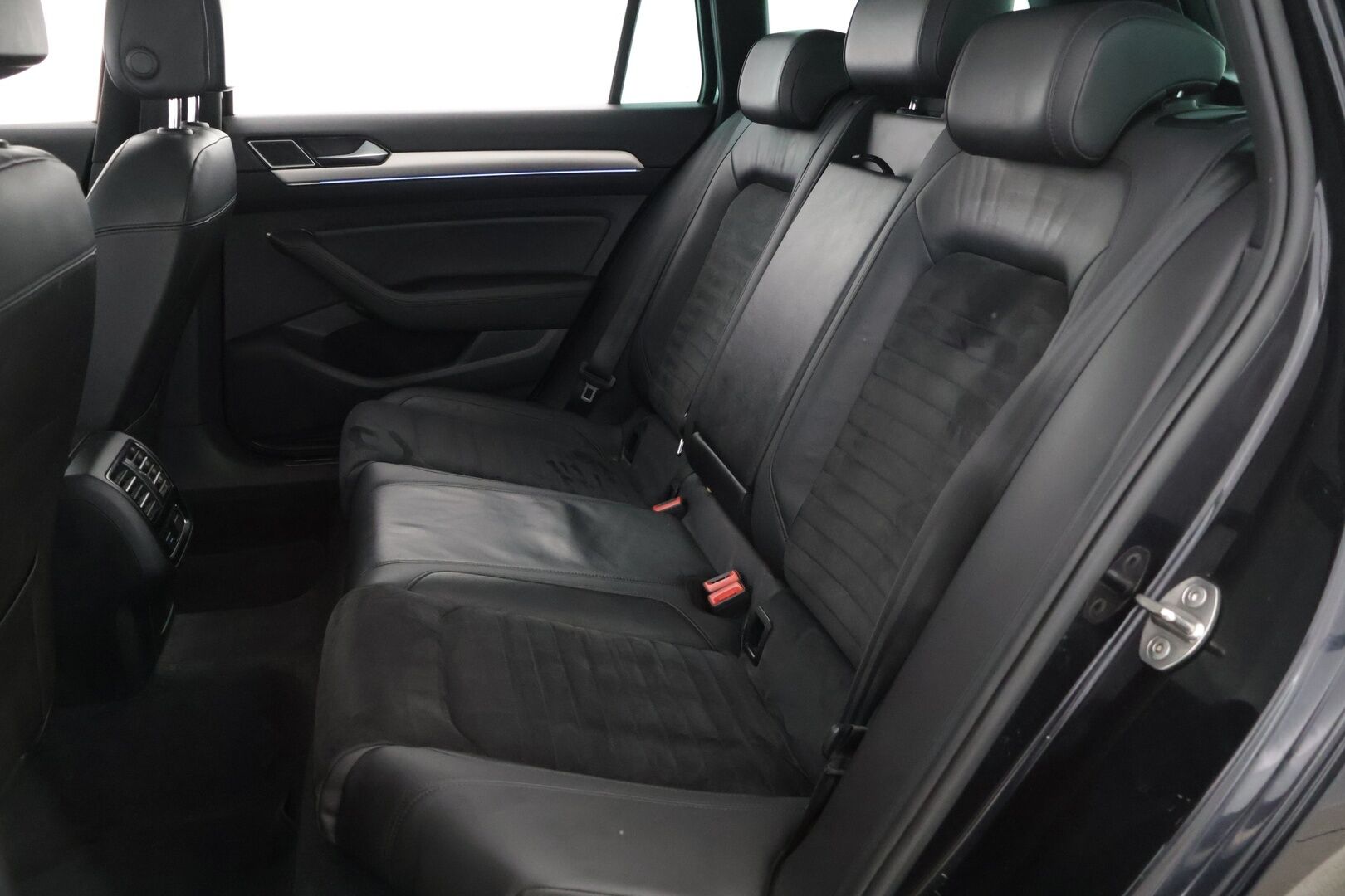Volkswagen Passat 2016 Variant GTE Plug-in Hybrid 160 kW (218 hv) DSG-automaatti - *Panorama / Nahka-Alcantra / Adapt. vakkari / Koukku / Navi / Peruutuskamera*