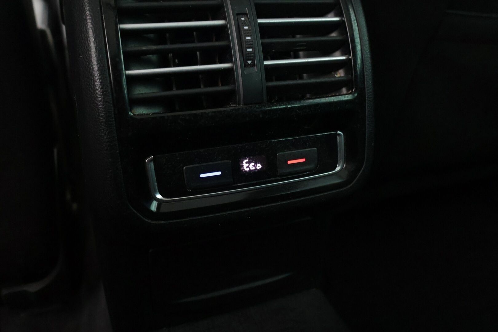 Volkswagen Passat 2016 Variant GTE Plug-in Hybrid 160 kW (218 hv) DSG-automaatti - *Panorama / Nahka-Alcantra / Adapt. vakkari / Koukku / Navi / Peruutuskamera*
