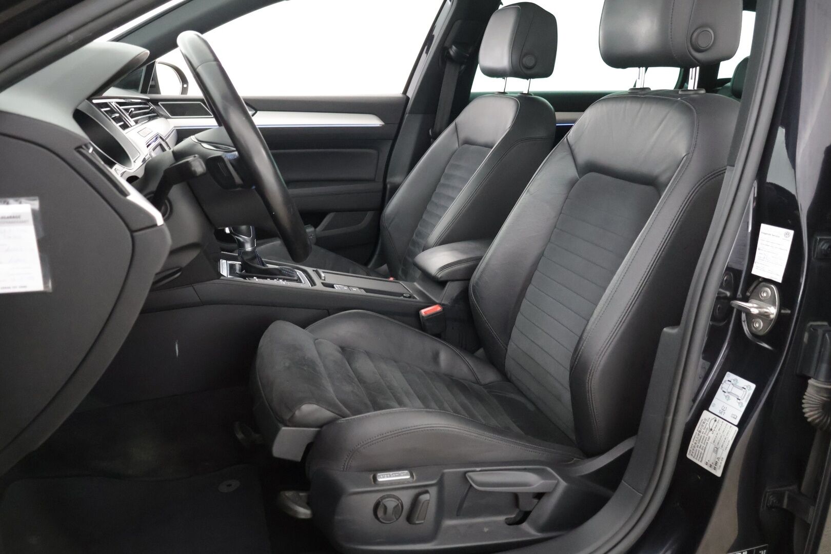 Volkswagen Passat 2016 Variant GTE Plug-in Hybrid 160 kW (218 hv) DSG-automaatti - *Panorama / Nahka-Alcantra / Adapt. vakkari / Koukku / Navi / Peruutuskamera*