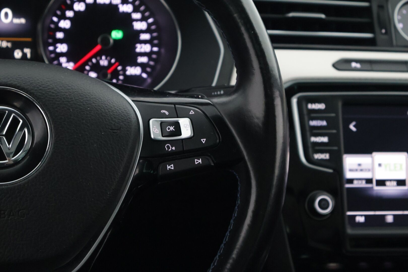 Volkswagen Passat 2016 Variant GTE Plug-in Hybrid 160 kW (218 hv) DSG-automaatti - *Panorama / Nahka-Alcantra / Adapt. vakkari / Koukku / Navi / Peruutuskamera*