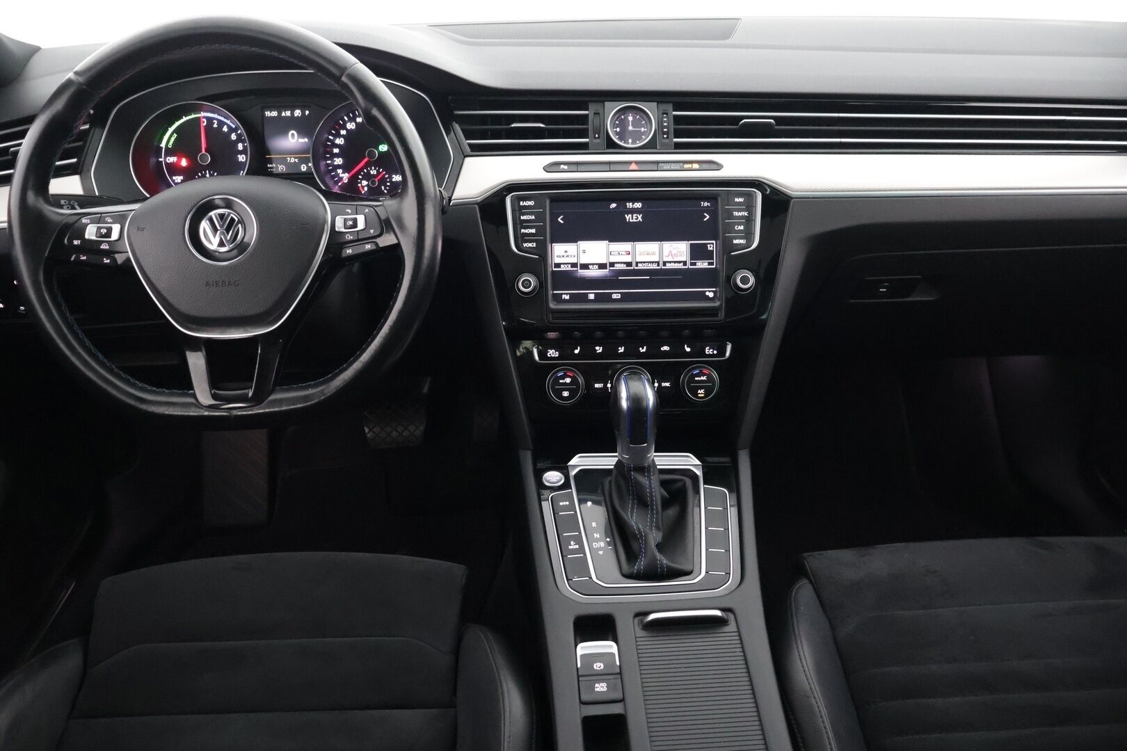Volkswagen Passat 2016 Variant GTE Plug-in Hybrid 160 kW (218 hv) DSG-automaatti - *Panorama / Nahka-Alcantra / Adapt. vakkari / Koukku / Navi / Peruutuskamera*