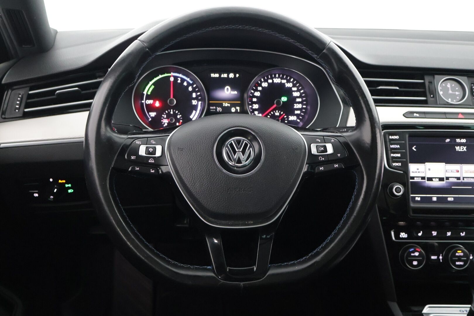 Volkswagen Passat 2016 Variant GTE Plug-in Hybrid 160 kW (218 hv) DSG-automaatti - *Panorama / Nahka-Alcantra / Adapt. vakkari / Koukku / Navi / Peruutuskamera*