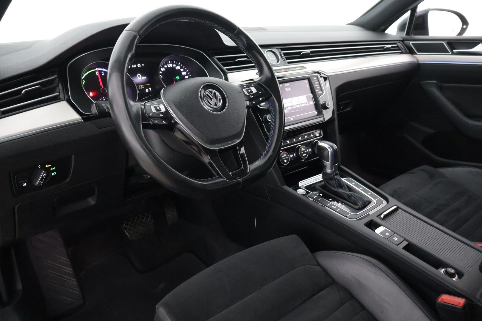 Volkswagen Passat 2016 Variant GTE Plug-in Hybrid 160 kW (218 hv) DSG-automaatti - *Panorama / Nahka-Alcantra / Adapt. vakkari / Koukku / Navi / Peruutuskamera*