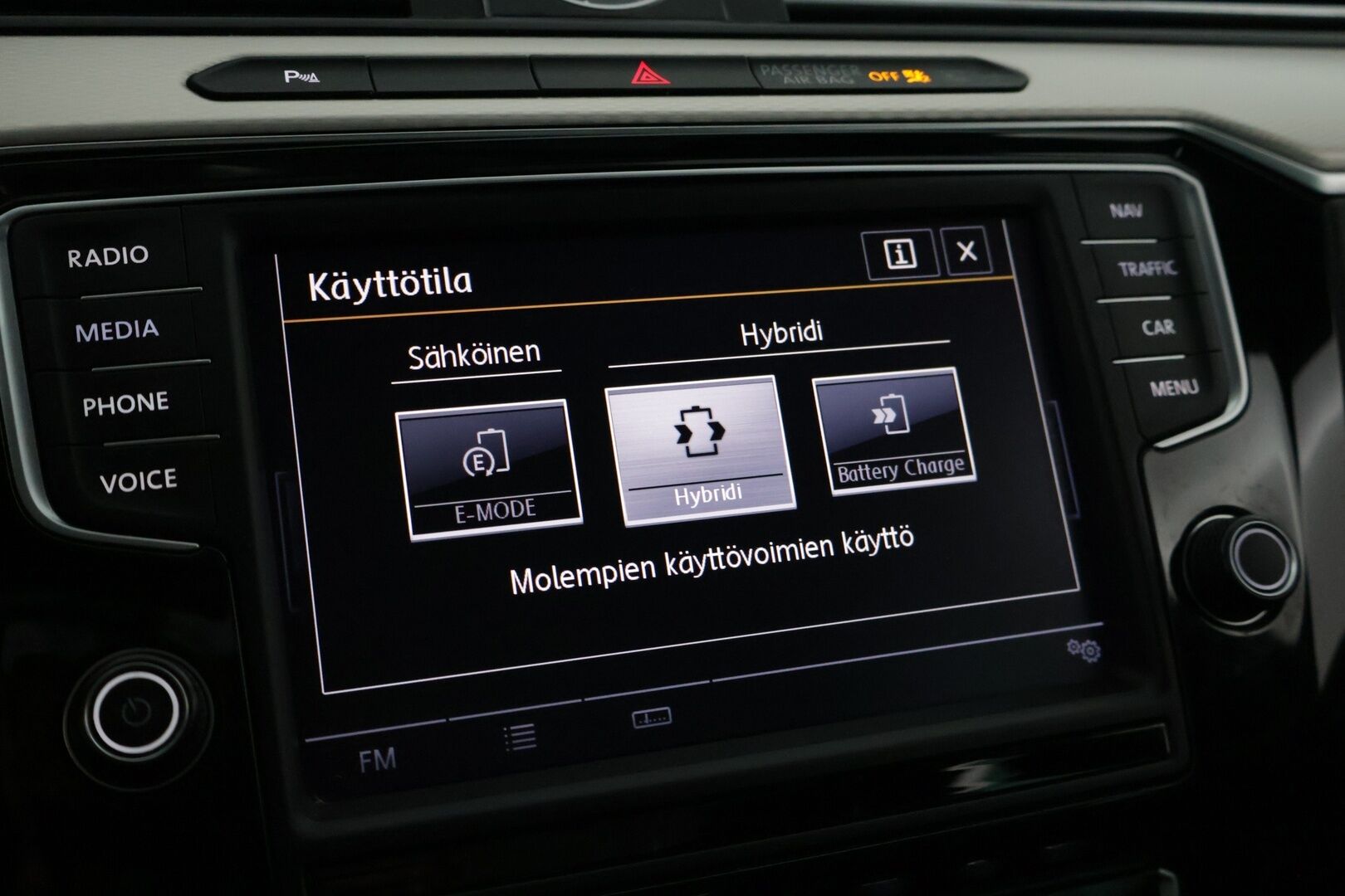 Volkswagen Passat 2016 Variant GTE Plug-in Hybrid 160 kW (218 hv) DSG-automaatti - *Panorama / Nahka-Alcantra / Adapt. vakkari / Koukku / Navi / Peruutuskamera*