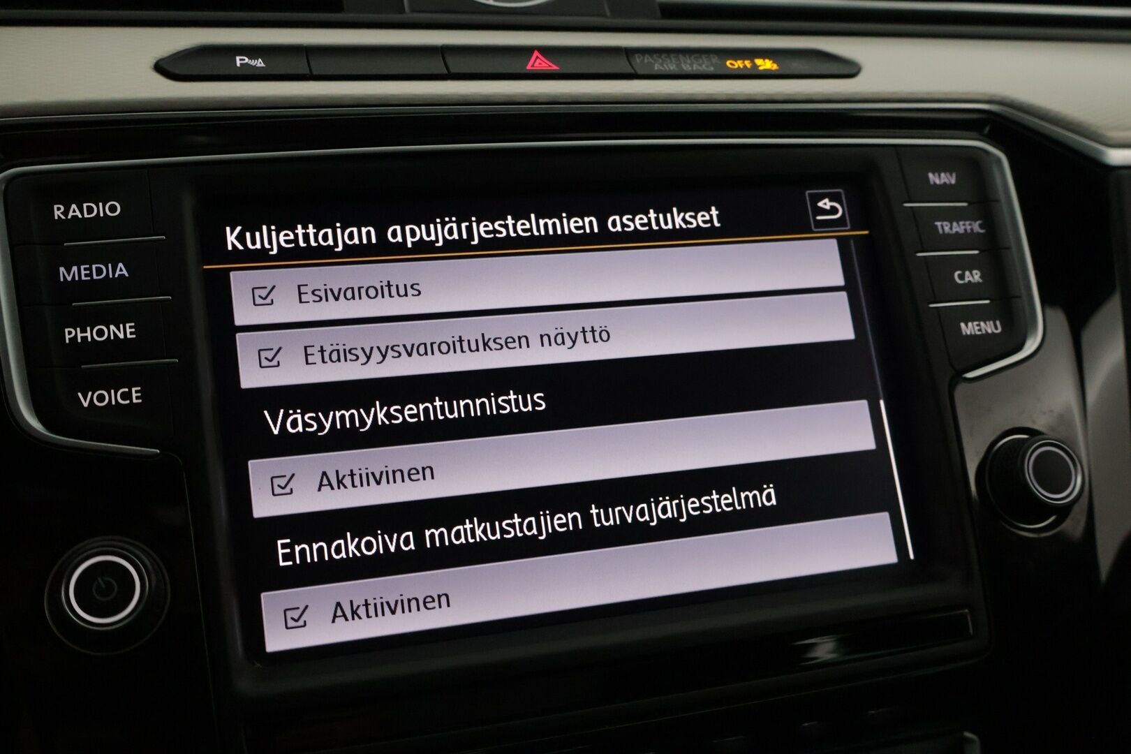 Volkswagen Passat 2016 Variant GTE Plug-in Hybrid 160 kW (218 hv) DSG-automaatti - *Panorama / Nahka-Alcantra / Adapt. vakkari / Koukku / Navi / Peruutuskamera*