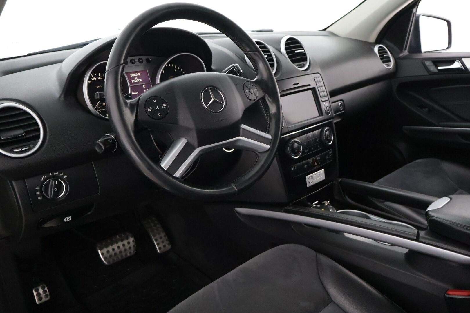 Mercedes-Benz ML 2010 ML 350 CDI 4MATIC AMG** Loistavassa kunnossa / hyvin huollettu / Ei ilmajousia / Ole nopea!** - Huippu varusteet! / Lisätiedot Jussilta P*0107395358