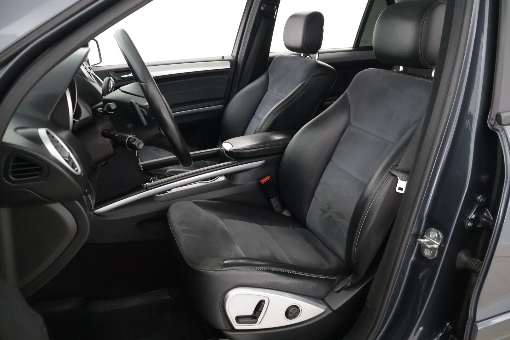 Mercedes-Benz ML 2010 ML 350 CDI 4MATIC AMG** Loistavassa kunnossa / hyvin huollettu / Ei ilmajousia / Ole nopea!** - Huippu varusteet! / Lisätiedot Jussilta P*0107395358