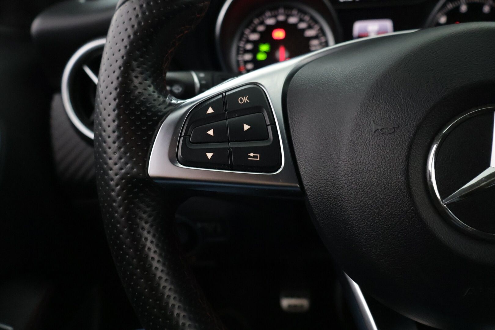 Mercedes-Benz A 2016 160 Business AMG - Bluetooth | Navi | Sporttipenkit | Tutkat | Lohko ja sisäpistoke