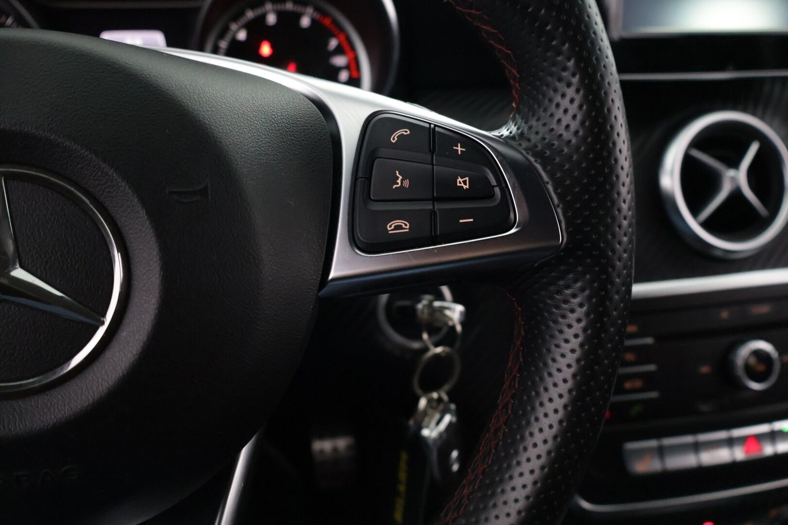 Mercedes-Benz A 2016 160 Business AMG - Bluetooth | Navi | Sporttipenkit | Tutkat | Lohko ja sisäpistoke