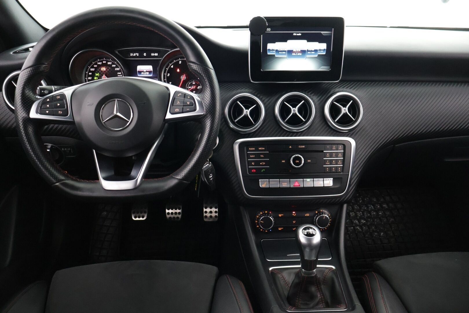 Mercedes-Benz A 2016 160 Business AMG - Bluetooth | Navi | Sporttipenkit | Tutkat | Lohko ja sisäpistoke