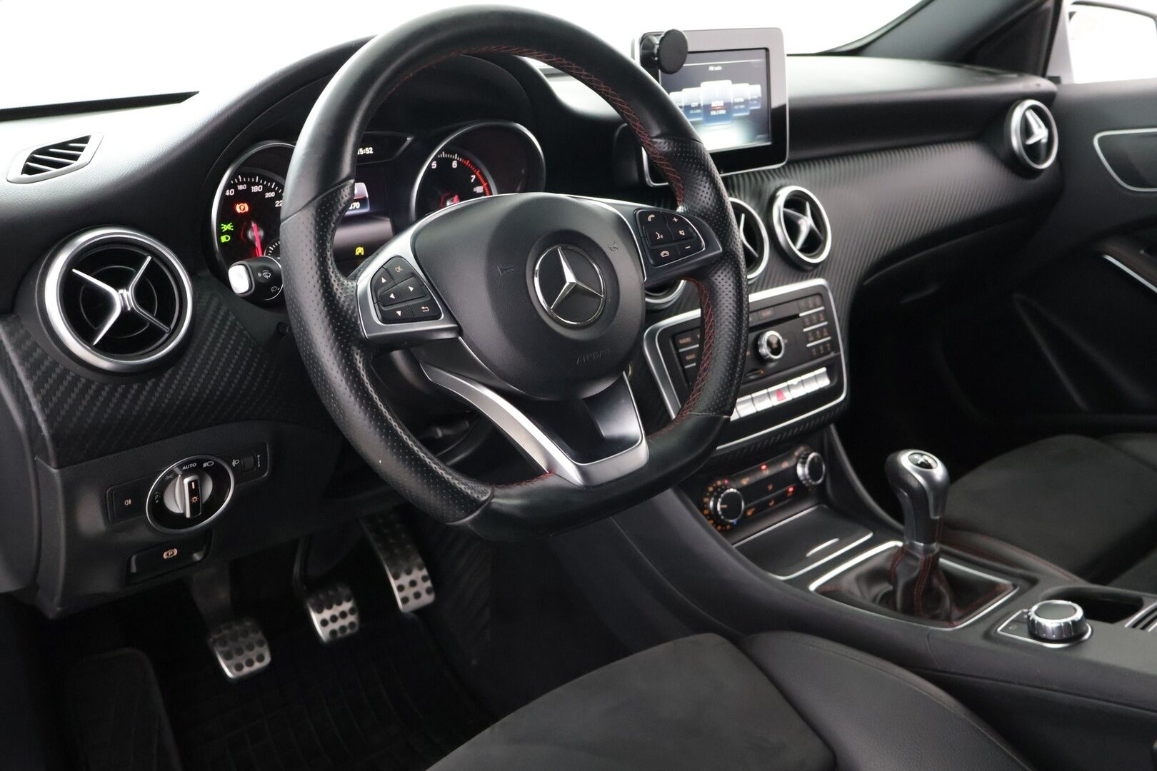 Mercedes-Benz A 2016 160 Business AMG - Bluetooth | Navi | Sporttipenkit | Tutkat | Lohko ja sisäpistoke