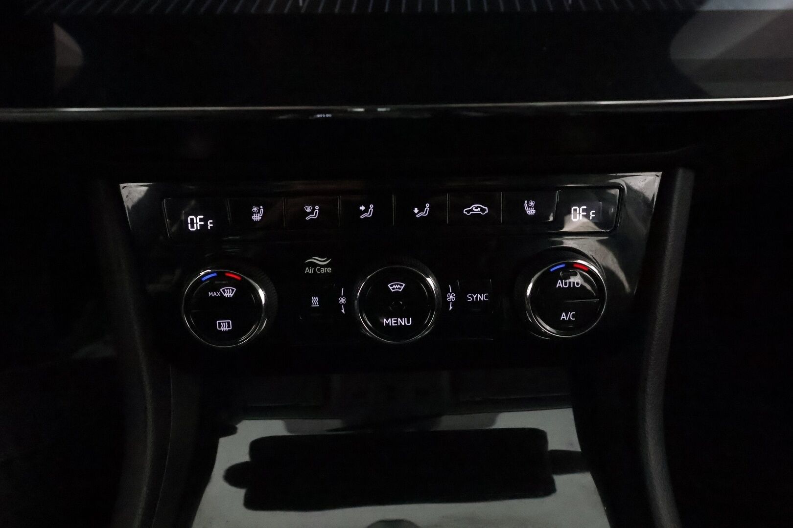 Skoda Superb 2021 1,4 TSI PHEV L&K iV DSG **Canton / Webasto / Adapt.vakkari / Ilmastoidut penkit / Matrix / 360 Kamera / Koukku** - Akku kuntotarkastettu / 1 omisteinen Suomi-auto / Merkkihuollettu