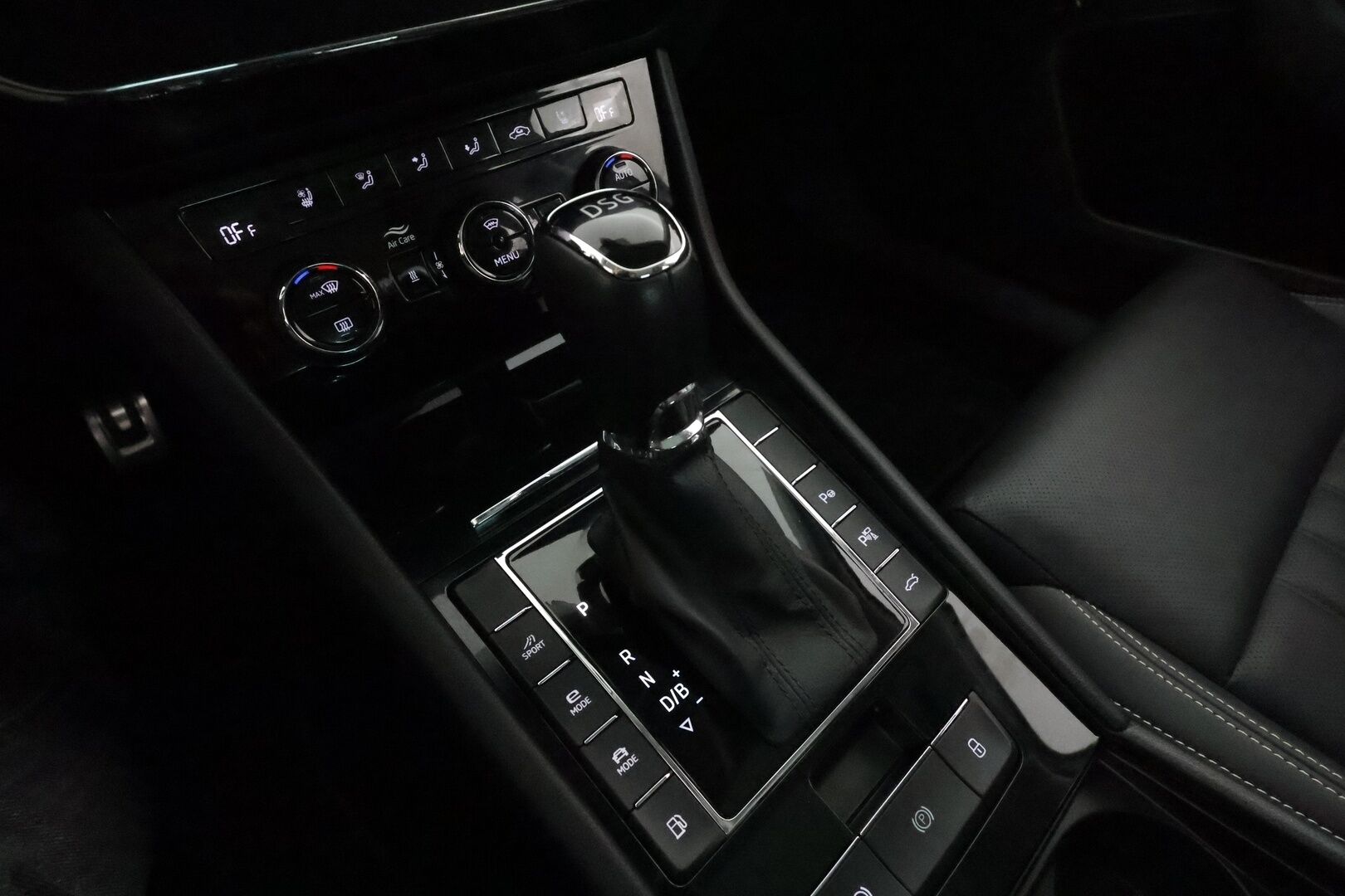 Skoda Superb 2021 1,4 TSI PHEV L&K iV DSG **Canton / Webasto / Adapt.vakkari / Ilmastoidut penkit / Matrix / 360 Kamera / Koukku** - Akku kuntotarkastettu / 1 omisteinen Suomi-auto / Merkkihuollettu