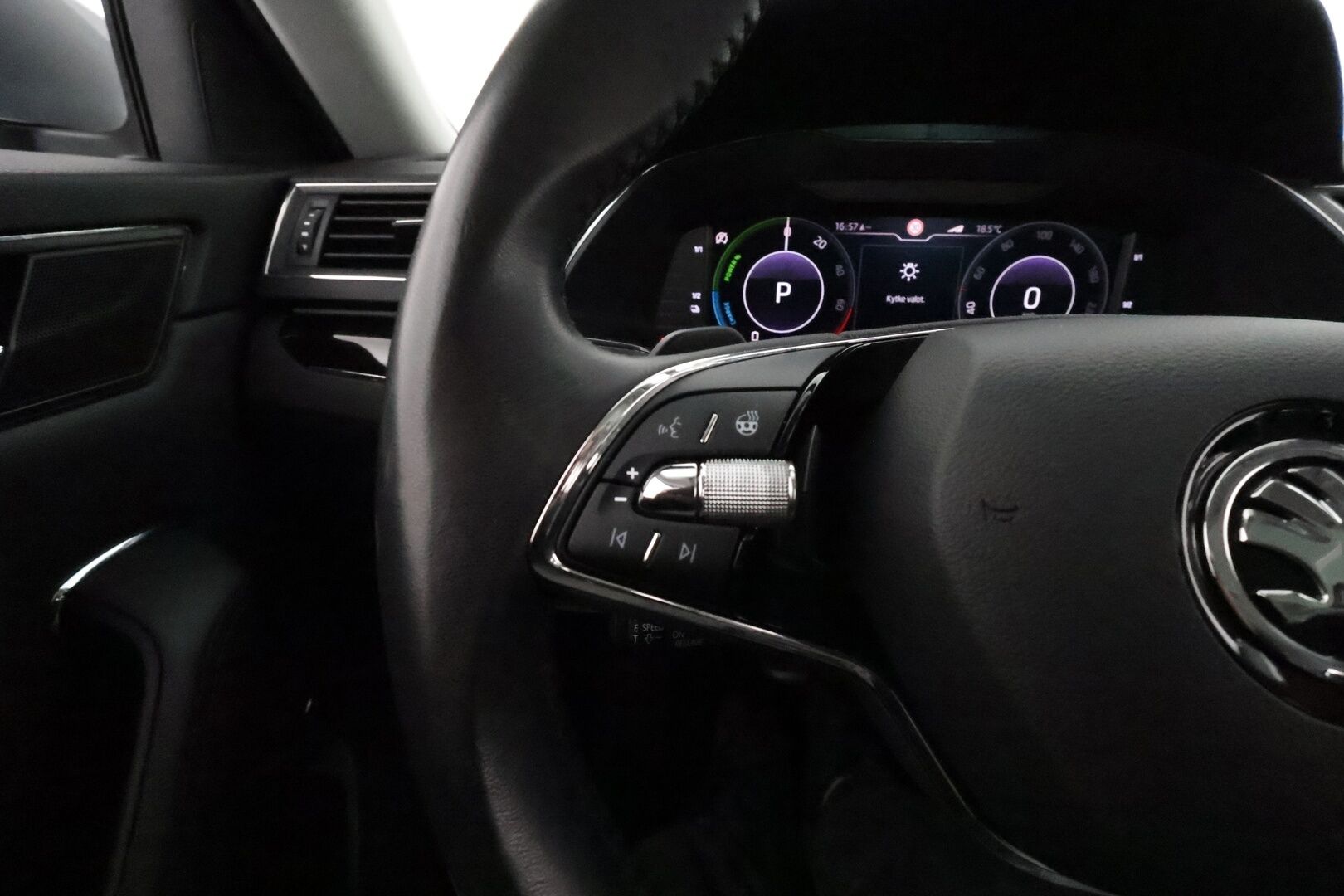 Skoda Superb 2021 1,4 TSI PHEV L&K iV DSG **Canton / Webasto / Adapt.vakkari / Ilmastoidut penkit / Matrix / 360 Kamera / Koukku** - Akku kuntotarkastettu / 1 omisteinen Suomi-auto / Merkkihuollettu