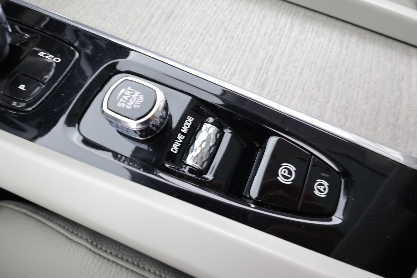 Volvo XC60 2021 T6 TwE AWD Business Inscription aut. * ACC / Panorama / Muistipenkki / Webasto / LED / BLIS / Koukku / Vaaleat nahat * - 1.Om Suomi-auto / Akku kuntotarkastettu! / Kahdet renkaat aluvanteilla / Merkkihuollettu