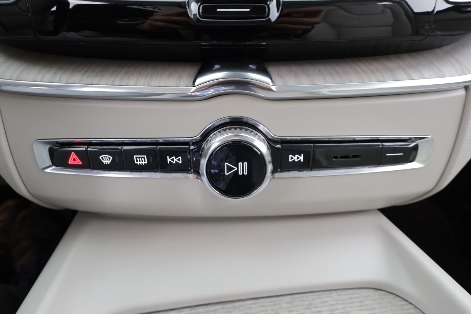 Volvo XC60 2021 T6 TwE AWD Business Inscription aut. * ACC / Panorama / Muistipenkki / Webasto / LED / BLIS / Koukku / Vaaleat nahat * - 1.Om Suomi-auto / Akku kuntotarkastettu! / Kahdet renkaat aluvanteilla / Merkkihuollettu