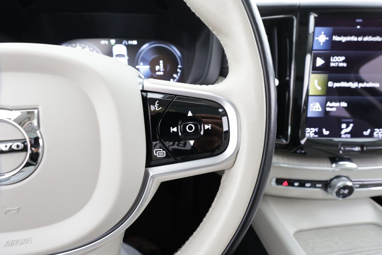 Volvo XC60 2021 T6 TwE AWD Business Inscription aut. * ACC / Panorama / Muistipenkki / Webasto / LED / BLIS / Koukku / Vaaleat nahat * - 1.Om Suomi-auto / Akku kuntotarkastettu! / Kahdet renkaat aluvanteilla / Merkkihuollettu