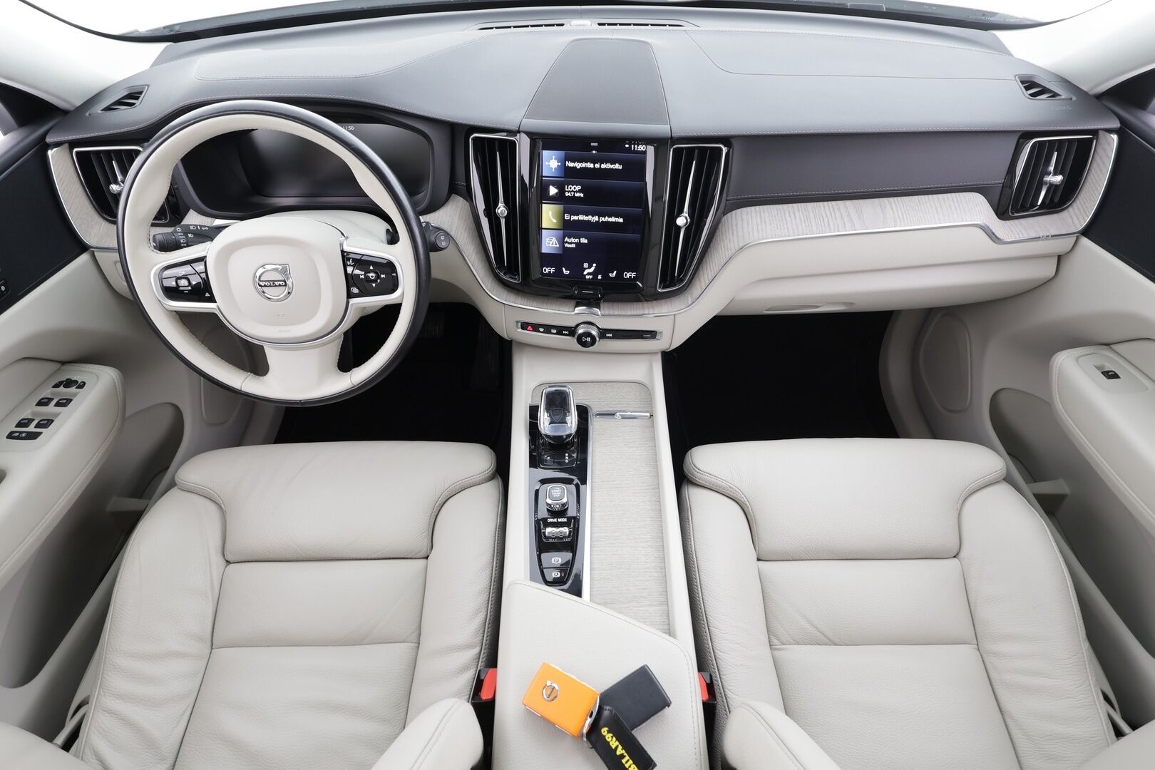 Volvo XC60 2021 T6 TwE AWD Business Inscription aut. * ACC / Panorama / Muistipenkki / Webasto / LED / BLIS / Koukku / Vaaleat nahat * - 1.Om Suomi-auto / Akku kuntotarkastettu! / Kahdet renkaat aluvanteilla / Merkkihuollettu