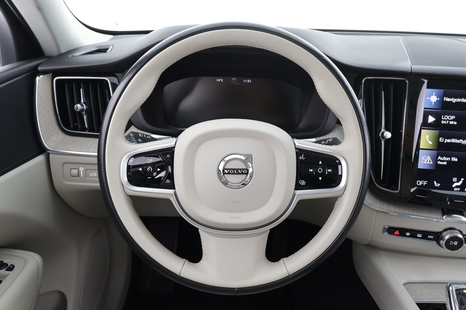 Volvo XC60 2021 T6 TwE AWD Business Inscription aut. * ACC / Panorama / Muistipenkki / Webasto / LED / BLIS / Koukku / Vaaleat nahat * - 1.Om Suomi-auto / Akku kuntotarkastettu! / Kahdet renkaat aluvanteilla / Merkkihuollettu