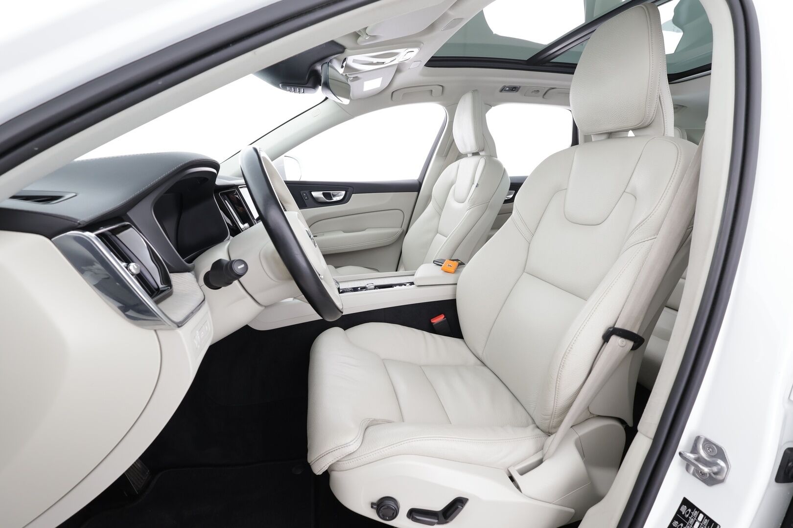 Volvo XC60 2021 T6 TwE AWD Business Inscription aut. * ACC / Panorama / Muistipenkki / Webasto / LED / BLIS / Koukku / Vaaleat nahat * - 1.Om Suomi-auto / Akku kuntotarkastettu! / Kahdet renkaat aluvanteilla / Merkkihuollettu