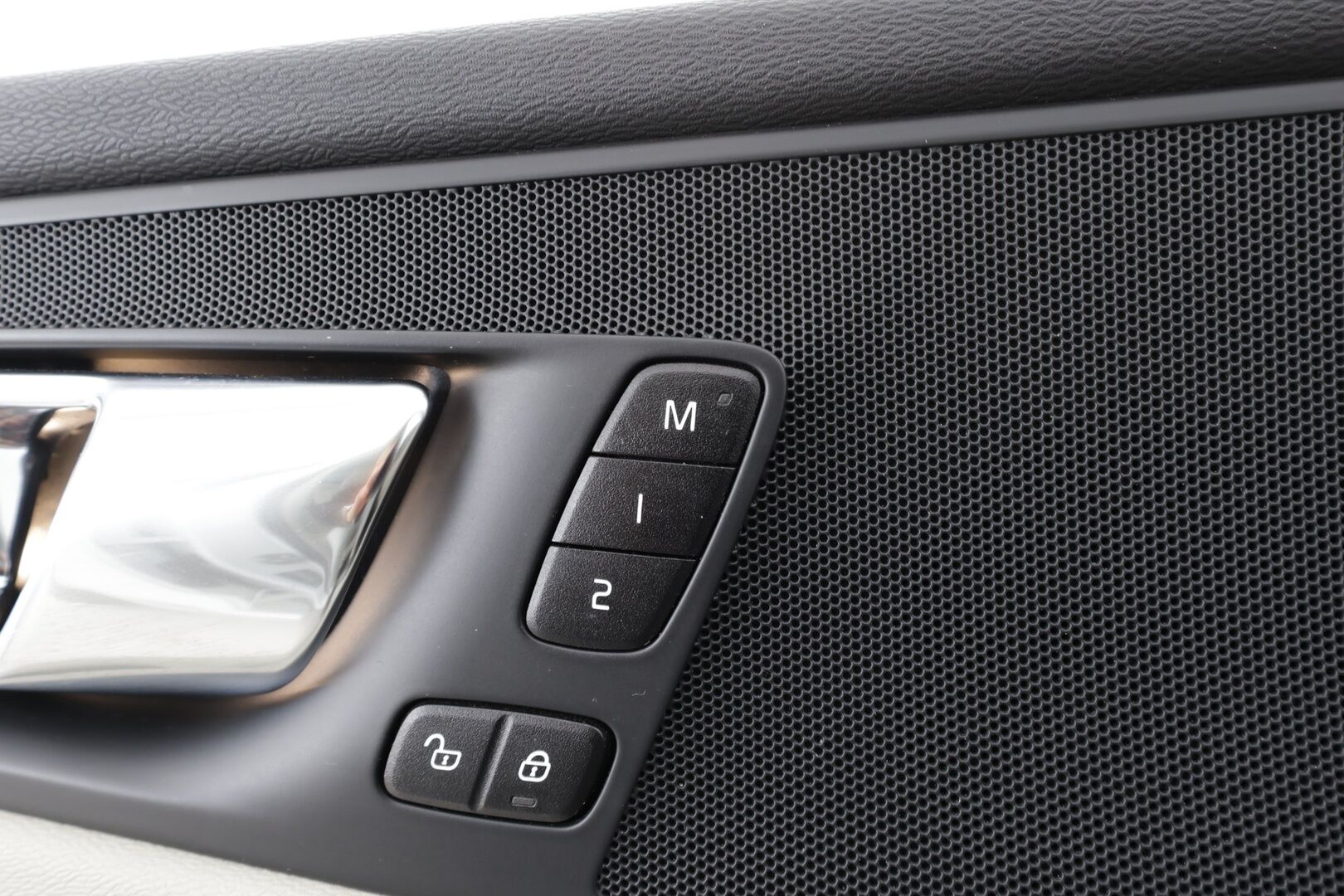 Volvo XC60 2021 T6 TwE AWD Business Inscription aut. * ACC / Panorama / Muistipenkki / Webasto / LED / BLIS / Koukku / Vaaleat nahat * - 1.Om Suomi-auto / Akku kuntotarkastettu! / Kahdet renkaat aluvanteilla / Merkkihuollettu