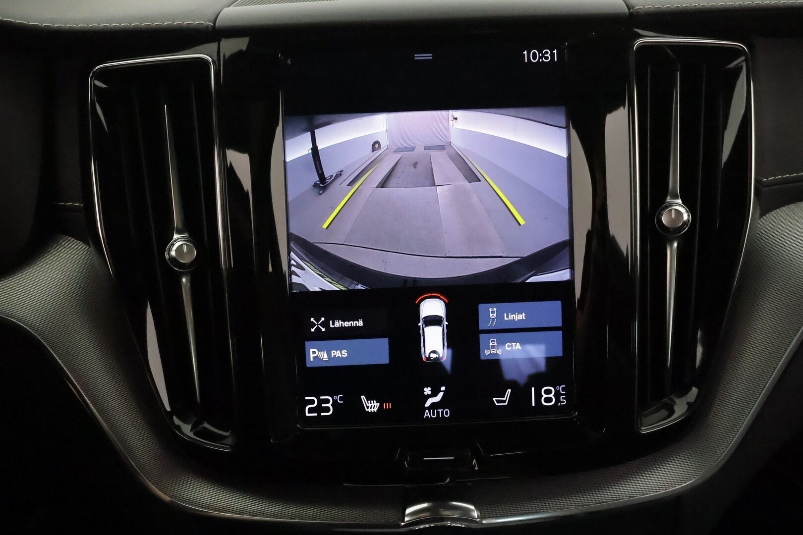 Volvo XC60 2021 T6 TwE AWD Business R-Design aut **Panorama / Webasto / Adapt.Vakkari / Full-LED / P.Kamera / Sporttipenkki Muistilla** - 3,99 % KORKOTARJOUS TÄHÄN AUTOON - 1-om Suomi-auto / 2x Latauskaapelit / Kahdet Renkaat / Merkkihuollettu!