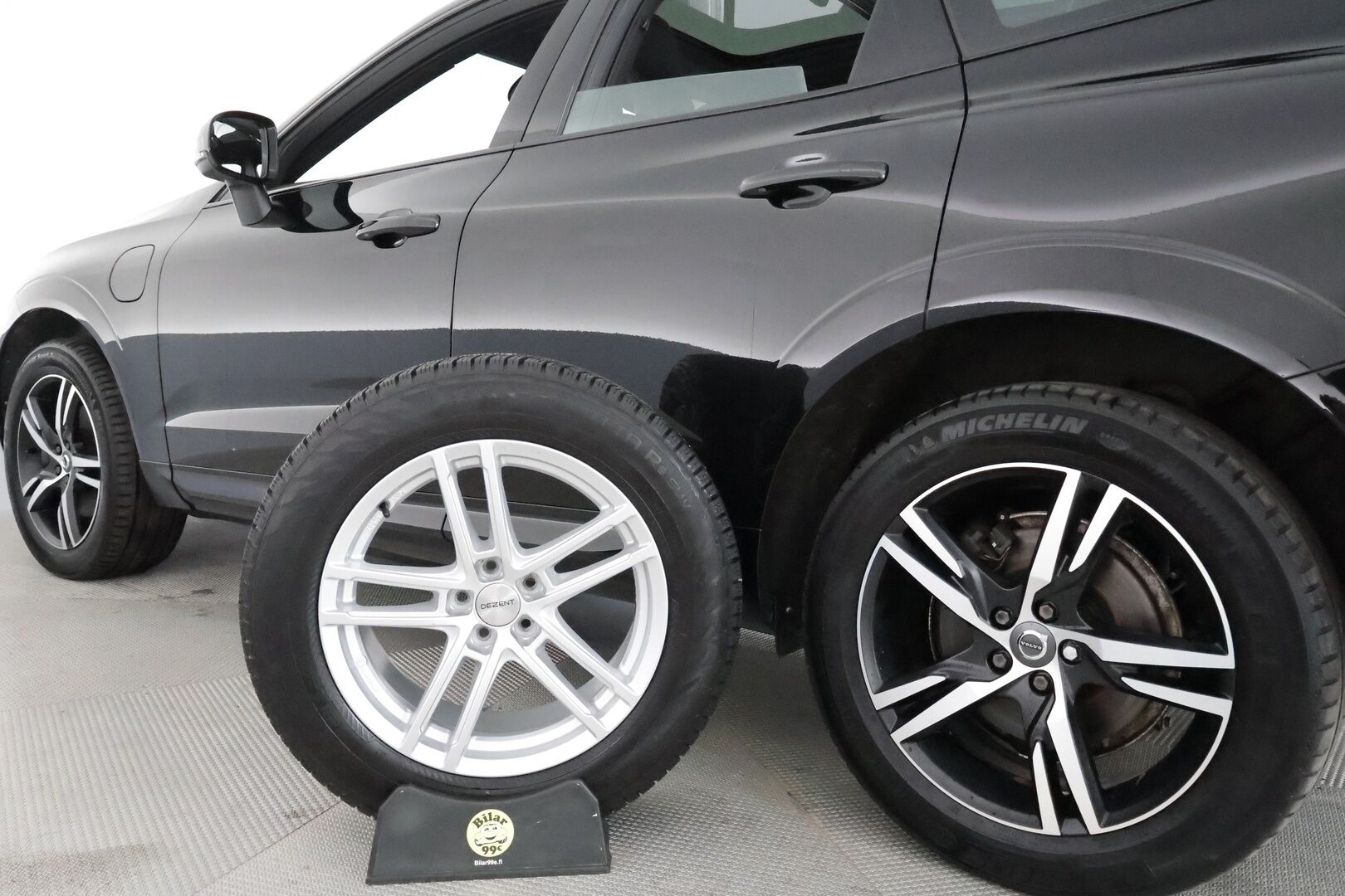 Volvo XC60 2021 T6 TwE AWD Business R-Design aut **Panorama / Webasto / Adapt.Vakkari / Full-LED / P.Kamera / Sporttipenkki Muistilla** - 3,99 % KORKOTARJOUS TÄHÄN AUTOON - 1-om Suomi-auto / 2x Latauskaapelit / Kahdet Renkaat / Merkkihuollettu!