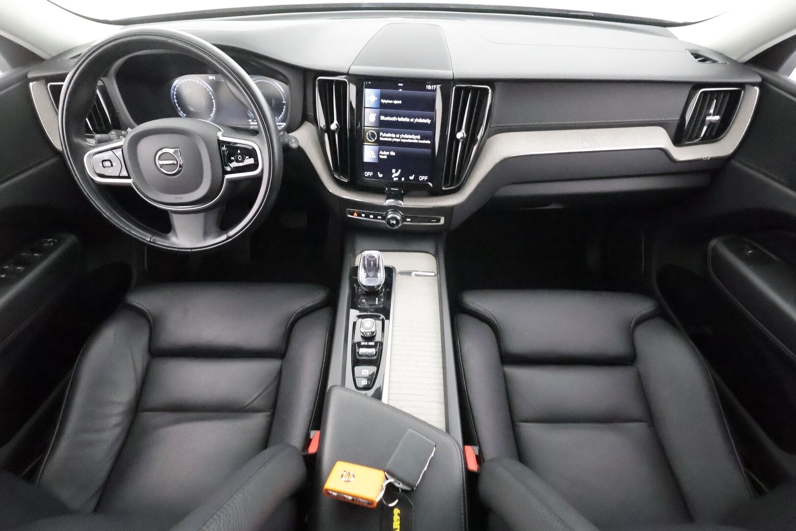 Volvo XC60 2021 T8 TwE AWD Business Inscription aut. - | ACC | Webasto | Koukku | High Performance audio | LED | Panorama | Muistipenkki | Sporttipenkit | P.Kamera | Keyless | Apple&Android | 1.Om Suomi-auto | Kahdet Renkaat |